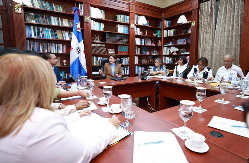 Gabinete de Salud se re&uacute;ne con gremios de enfermer&iacute;a para abordar demandas del sector